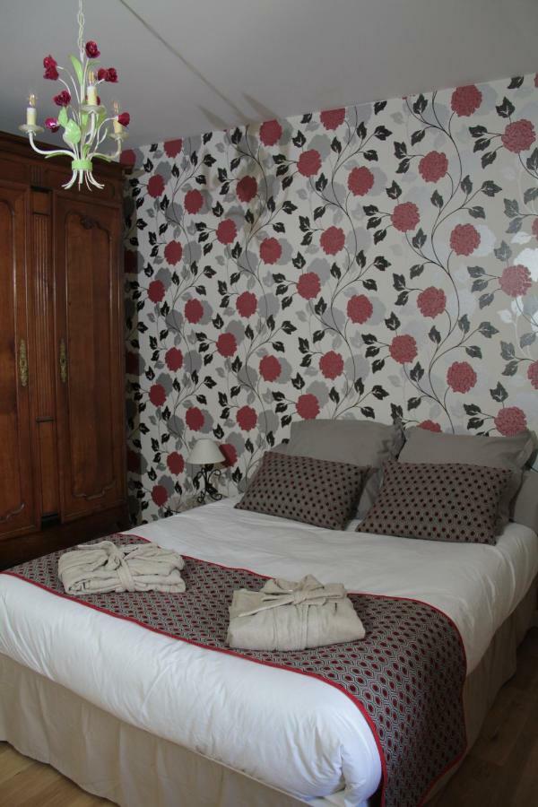 Hôtel Le Logis de la Foret à Sainte-Verge Extérieur photo