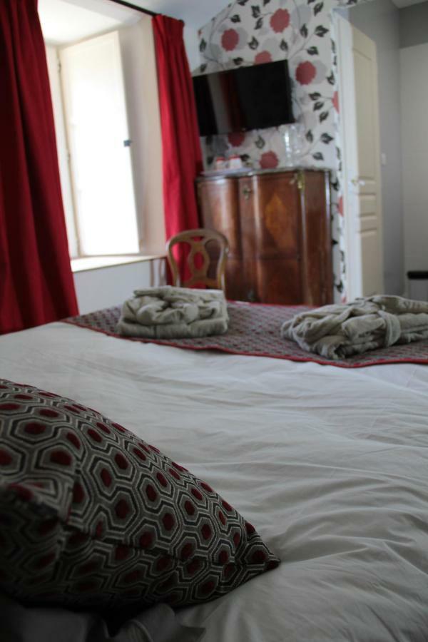Hôtel Le Logis de la Foret à Sainte-Verge Extérieur photo